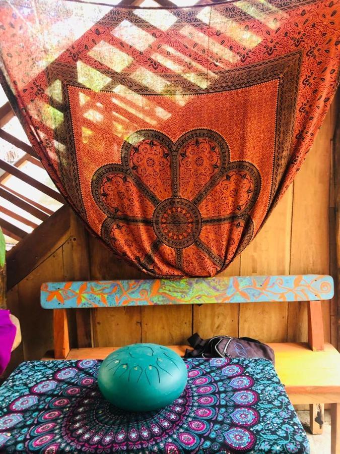 Rainbow Caravan Hostel Las Pilas Екстер'єр фото