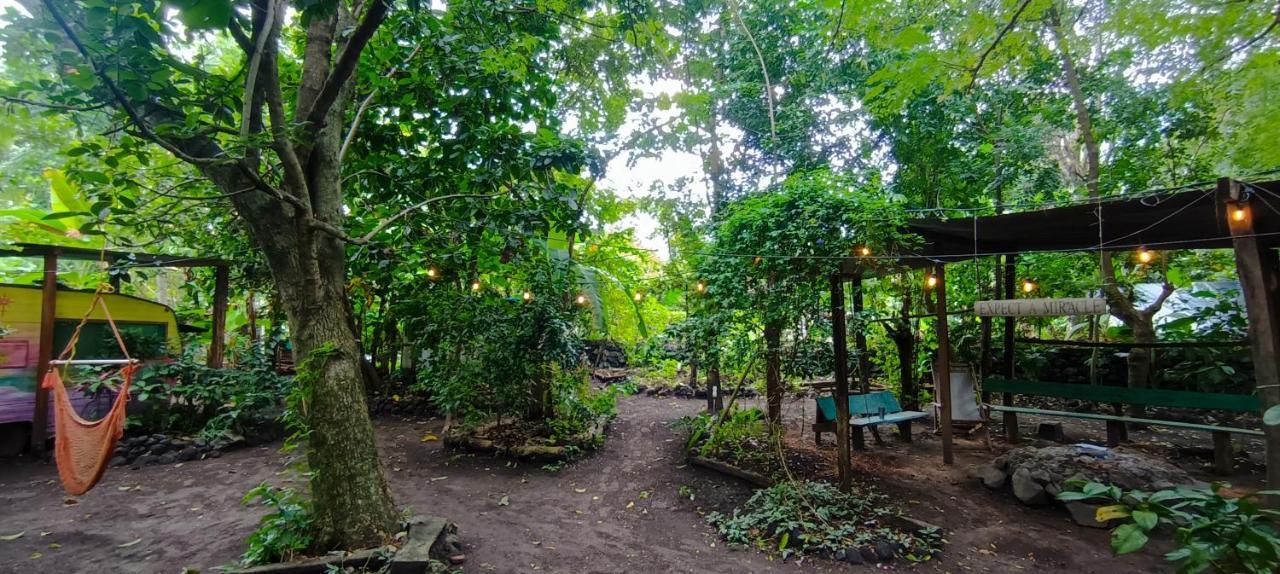 Rainbow Caravan Hostel Las Pilas Екстер'єр фото