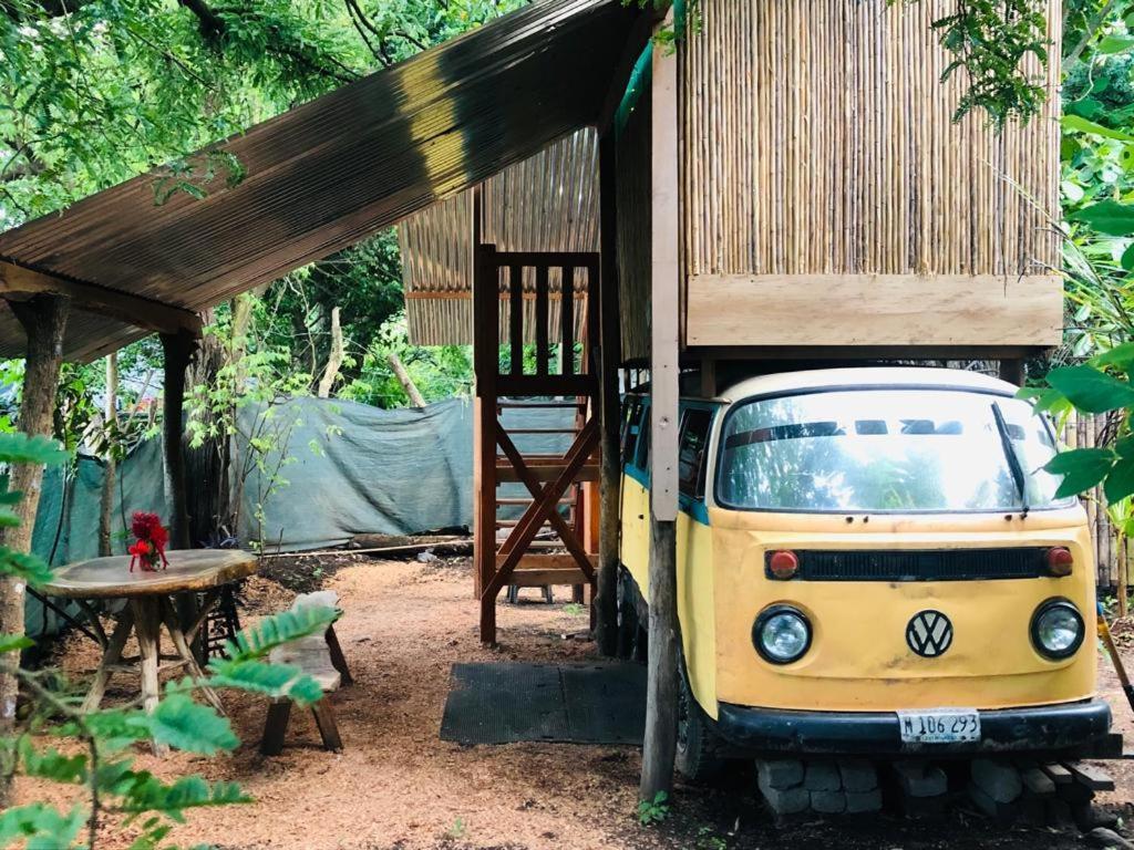 Rainbow Caravan Hostel Las Pilas Екстер'єр фото