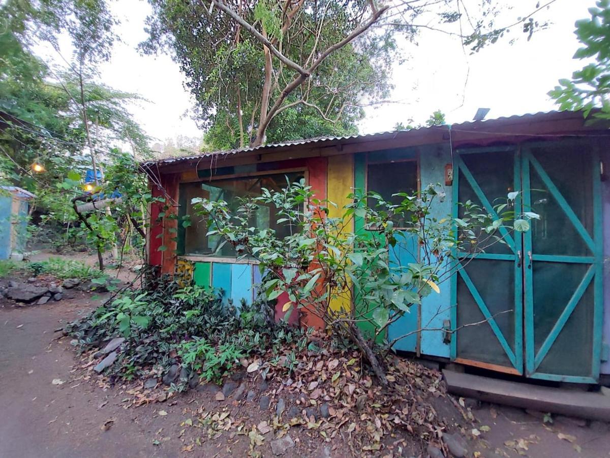 Rainbow Caravan Hostel Las Pilas Екстер'єр фото