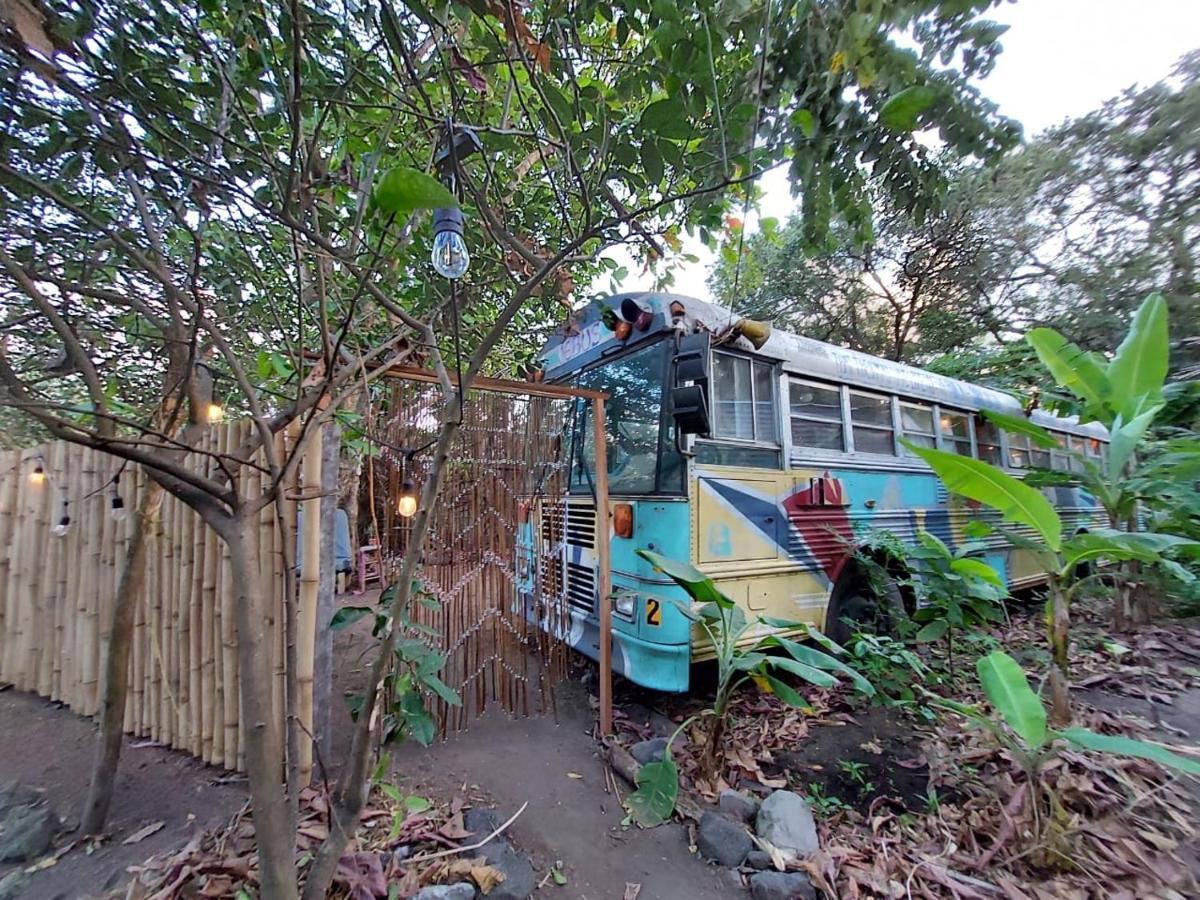 Rainbow Caravan Hostel Las Pilas Екстер'єр фото